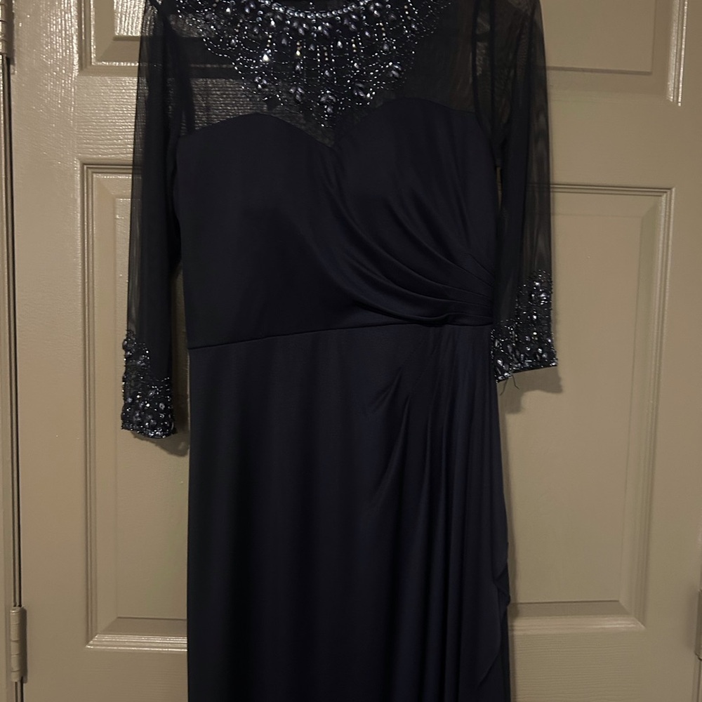 Elegant Dark Blue Ruched Dress with Sheer Sleeves